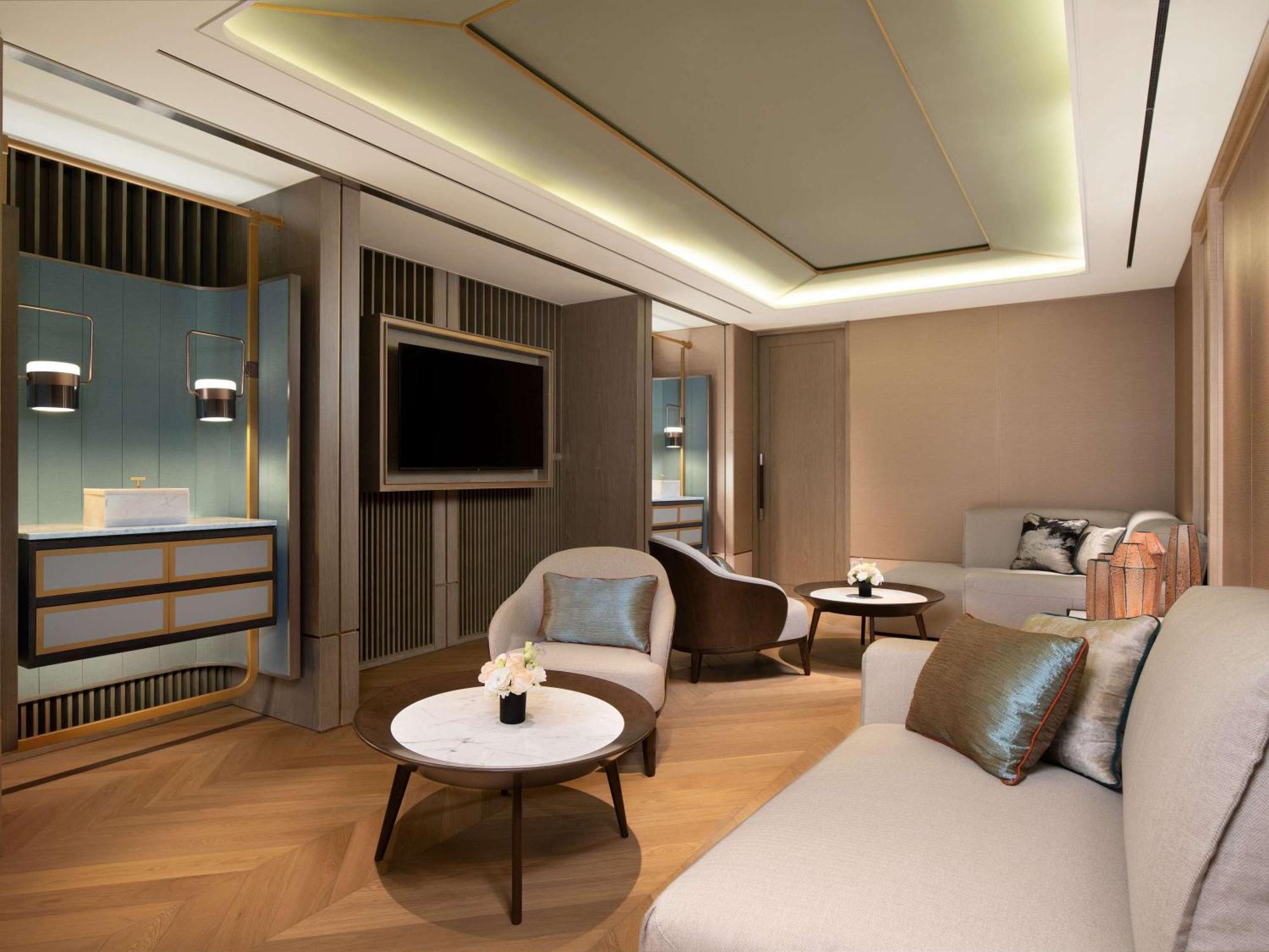 Fairmont Ambassador Khách sạn 5*