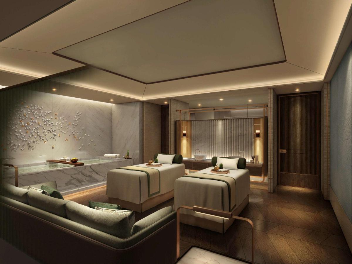 Fairmont Ambassador Khách sạn 5*