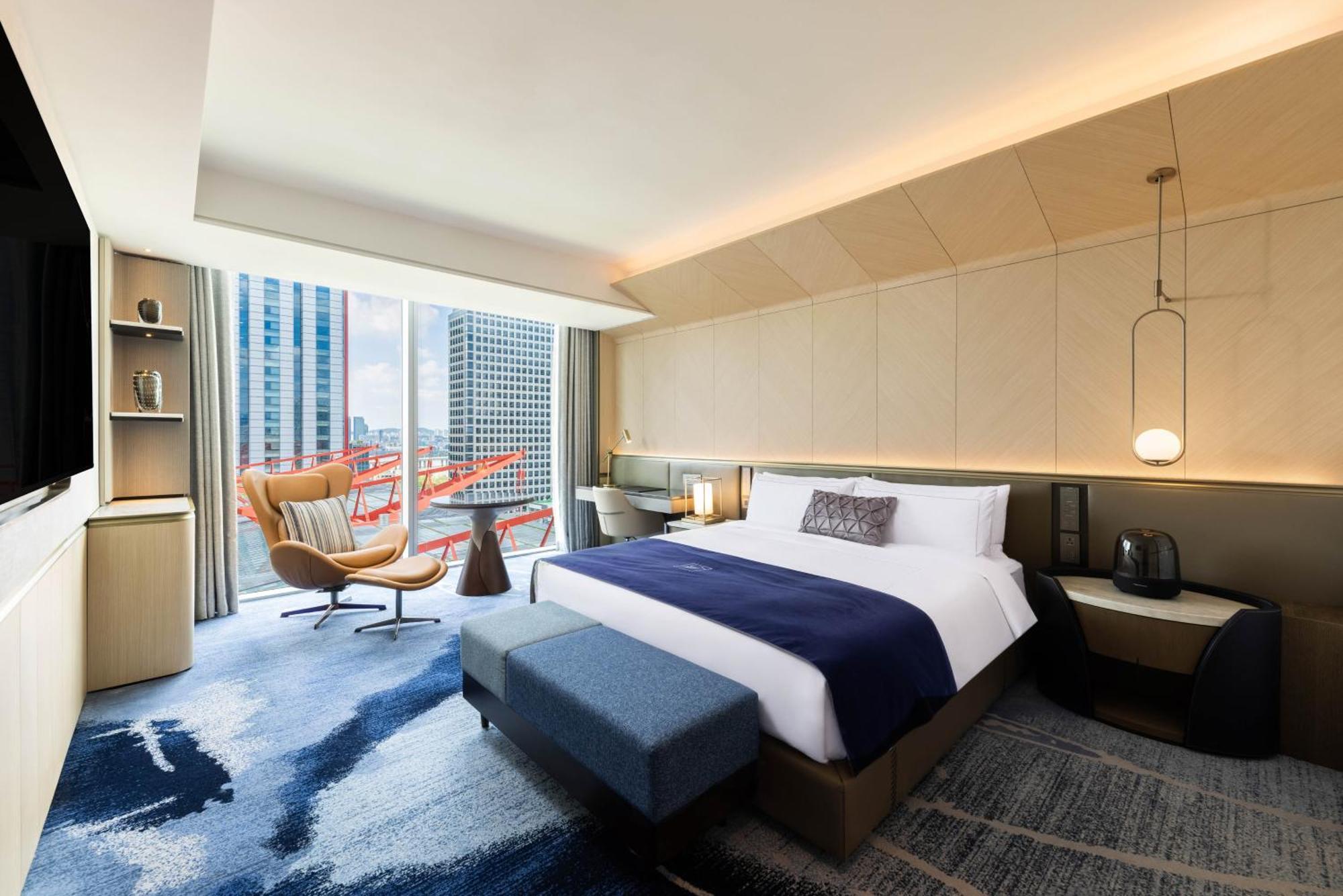 Fairmont Ambassador Khách sạn 5*